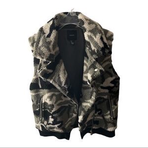 Women’s Warm Camo Vest